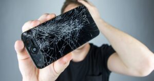 Pantalla rota del celular: cómo repararla tú mismo o encontrar el mejor servicio técnico imagen-4
