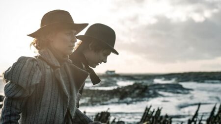 Sólo tiene 6 episodios y es un viaje único hacia el pasado: esta miniserie con Tom Hiddleston te sorprenderá imagen-109