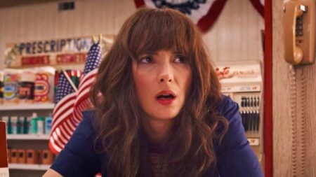 Nadie creía que esta película fuera a hacerse realidad, pero Winona Ryder aceptó hacer 'Stranger Things' con la condición de que la liberaran para el posible rodaje imagen-111