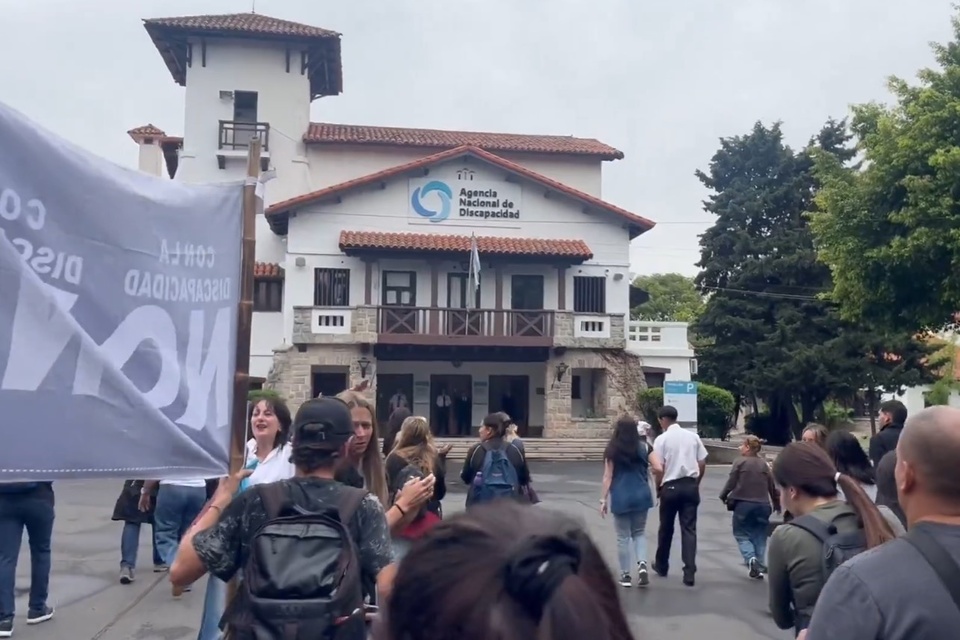 Protestas en las oficinas de Andis imagen-100