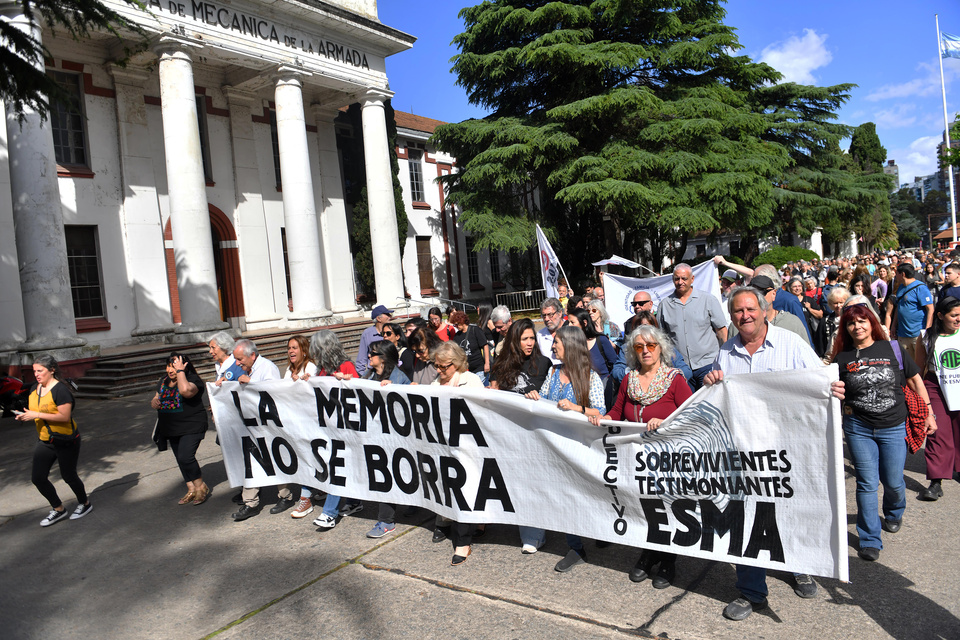 Un abrazo para decir que la memoria no se borra en la exESMA imagen-94