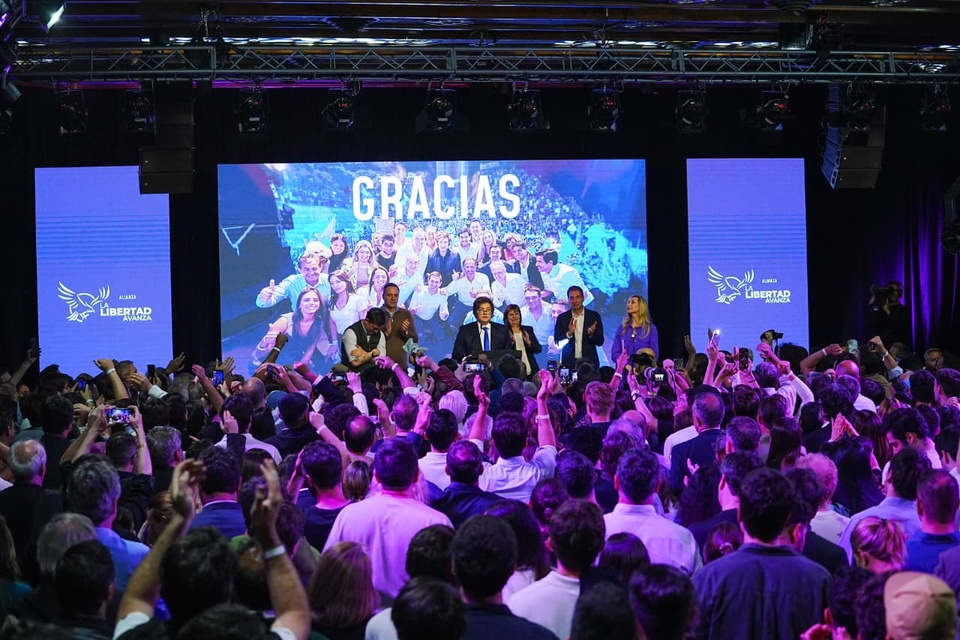 Milei ya piensa en las reformas laboral, impositiva y jubilatoria Milei ya piensa en las reformas laboral, impositiva y jubilatoria imagen-103