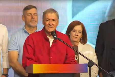 Milei busca recrear el fallido pacto de mayo con los gobernadores Milei busca recrear el fallido pacto de mayo con los gobernadores imagen-5