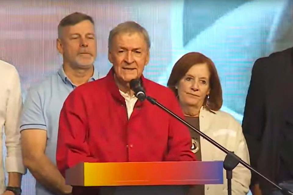 Milei busca recrear el fallido pacto de mayo con los gobernadores Milei busca recrear el fallido pacto de mayo con los gobernadores imagen-5