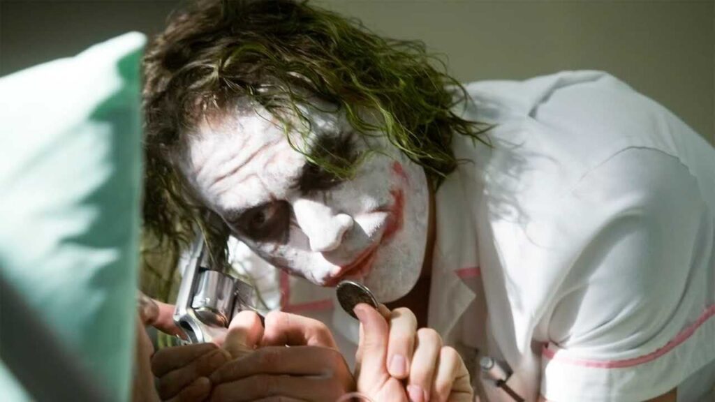 "No habíamos cruzado ni una palabra": Rodó una escena de apenas 3 minutos con Heath Ledger en 'El caballero oscuro' pero la recordará toda la vida imagen-4