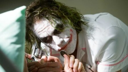 "No habíamos cruzado ni una palabra": Rodó una escena de apenas 3 minutos con Heath Ledger en 'El caballero oscuro' pero la recordará toda la vida imagen-112
