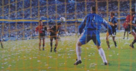 El recuerdo del héroe del día que Diego volvió a Boca: "Fue una fiesta, pero no me perdono haber perdido ese título" imagen-16