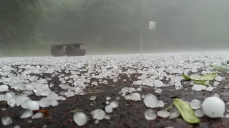 Temporal con granizo gigante y destrozos en varias provincias imagen-7