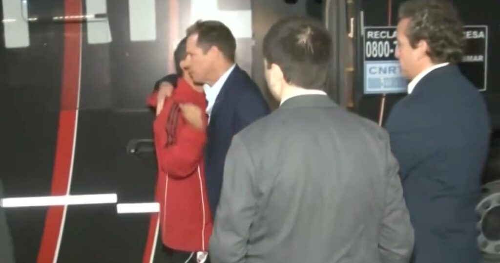 Video: Gallardo y su abrazo con Brito tras la eliminación en Copa Argentina Video: Gallardo y su abrazo con Brito tras la eliminación en Copa Argentina imagen-48