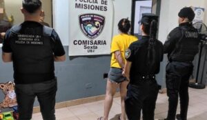 Brutal pelea en Posadas: una mujer le mordió un dedo a otra y le arrancó una falange Brutal pelea en Posadas: una mujer le mordió un dedo a otra y le arrancó una falange imagen-1