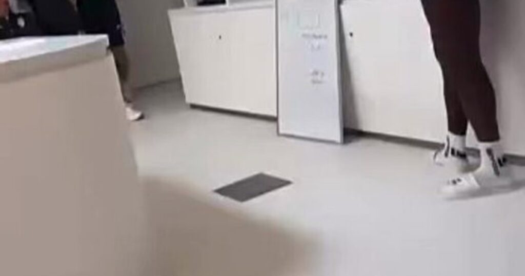 El castigo viral que impulsó el Mónaco para todos los que llegan tarde al entrenamiento El castigo viral que impulsó el Mónaco para todos los que llegan tarde al entrenamiento imagen-44