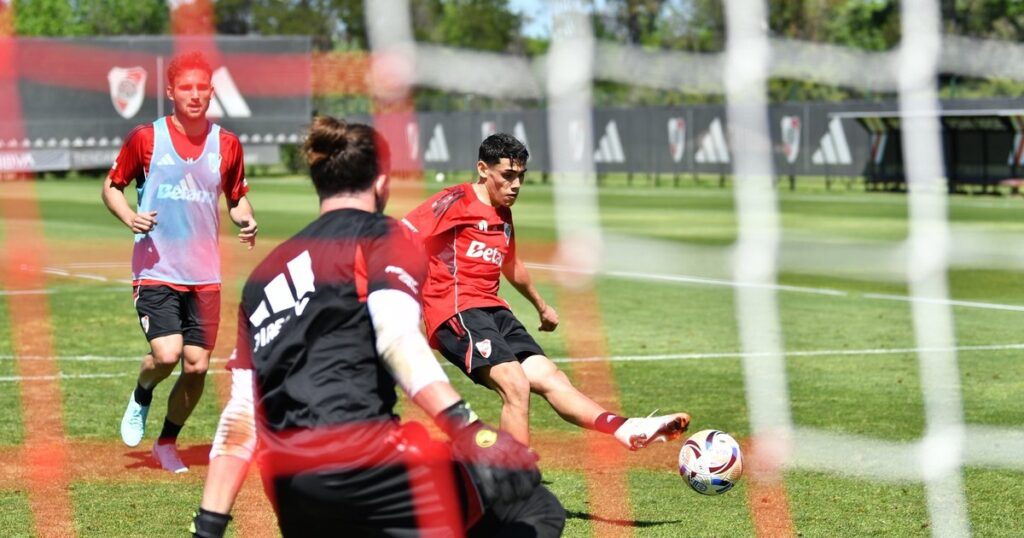 Después de la llamativa decisión de Gallardo, el juvenil de River que renovará su contrato imagen-38