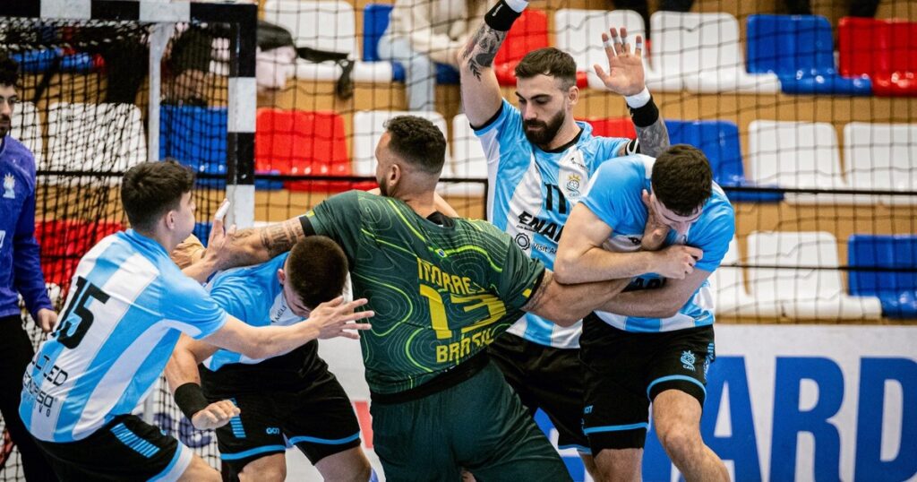 Con Diego Simonet como titular, Los Gladiadores cayeron ante Brasil en el 4 Naciones Con Diego Simonet como titular, Los Gladiadores cayeron ante Brasil en el 4 Naciones imagen-41