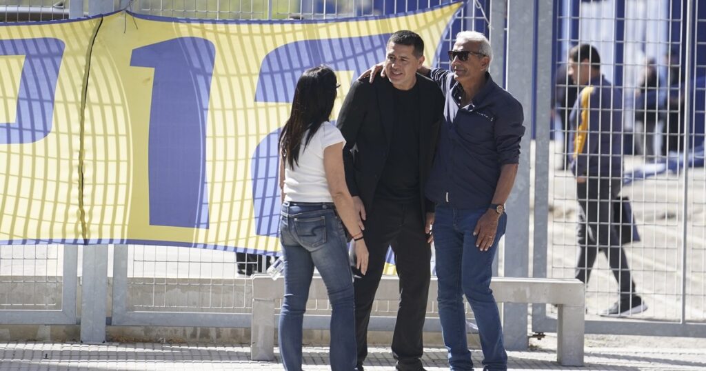 Riquelme, su presencia y su silencio en el adiós a Russo imagen-42