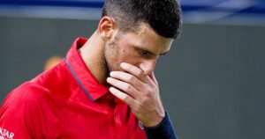 Video: Novak Djokovic vomitó repetidas veces y se quejó por el calor sofocante del Masters 1000 de Shanghai imagen-2