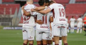 Lanús sueña con el pase a la final de la Sudamericana ante la U. de Chile: datos clave y posible formación Lanús sueña con el pase a la final de la Sudamericana ante la U. de Chile: datos clave y posible formación imagen-1