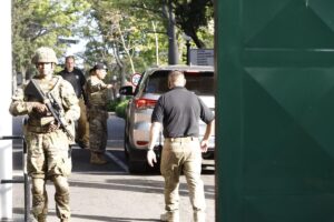 Milei y Macri están reunidos en Olivos junto a Guillermo Francos imagen-2