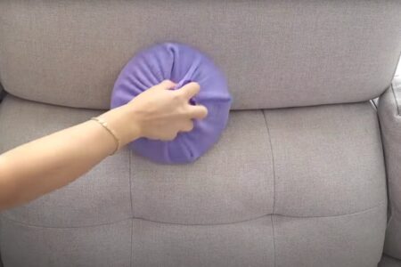 La mezcla casera más efectiva para limpiar el sofá con tres ingredientes: lleva bicarbonato de sodio imagen-12