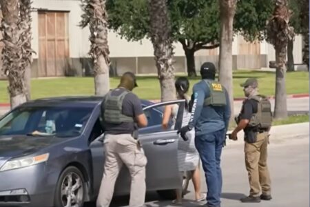 Para evitar al ICE en Texas: los documentos que todo migrante debe tener a mano si viaja por carretera Para evitar al ICE en Texas: los documentos que todo migrante debe tener a mano si viaja por carretera imagen-11