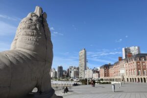 La historia del inmigrante esloveno responsable de darle forma a uno los monumentos más emblemáticos de la Argentina imagen-2