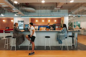 IA y presencialidad: ¿de qué manera la inteligencia artificial está redefiniendo la colaboración en la oficina? imagen-9