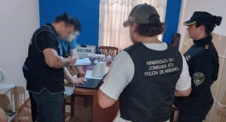 Investigan a un preceptor por grooming: hallan evidencia en su casa imagen-6