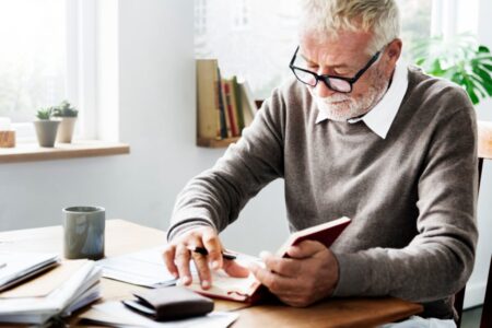 Oficializaron el pago del bono de $70.000 para jubilados y pensionados en octubre imagen-10