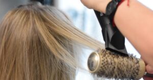 ANMAT prohibió el uso y la venta de productos para alisar el cabello y una marca de lavandina por graves irregularidades imagen-1