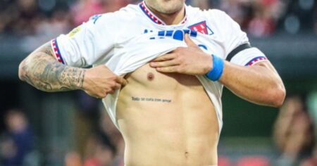 La frase que se tatuó Nacho Russo y mostró al festejar el gol a Newell's imagen-13
