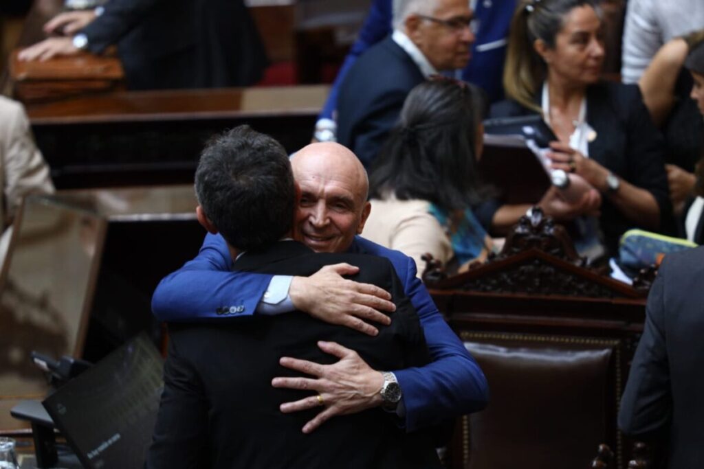 Sesión en Diputados: la oposición busca limitarle a Milei el uso de los DNU y crece la presión para apartar a Espert imagen-92