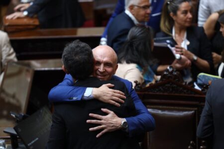 Sesión en Diputados: la oposición busca limitarle a Milei el uso de los DNU y crece la presión para apartar a Espert imagen-17