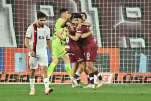 San Lorenzo no pudo con Lanús, pero en la cancha está más vivo que un club conectado a un respirador imagen-2