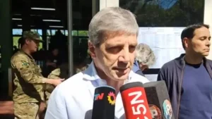 Luis Caputo adelantó el futuro del dólar y pidió “ponerle el cuerpo” al proyecto de Milei Luis Caputo adelantó el futuro del dólar y pidió “ponerle el cuerpo” al proyecto de Milei imagen-5
