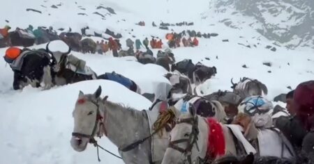 Monte Everest: rescataron a todos los montañistas que habían quedado atrapados a casi 5.000 metros de altura imagen-9