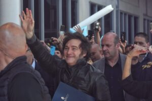 En medio del escándalo de Espert, Milei hace campaña en Santa Fe y Entre Ríos imagen-4