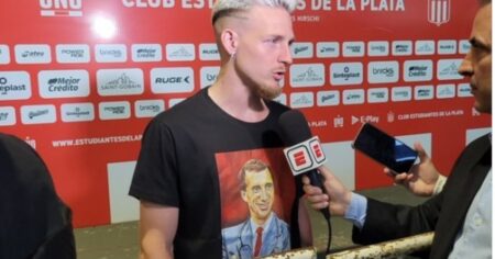La remera de Bilardo que vistió Ascacibar tras ganar el clásico platense imagen-9