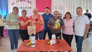 El Bingo del Mateando reunió a más de cien adultos mayores en una jornada de amistad y tradición imagen-1