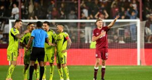 Lanús da la cara por el fútbol argentino y jugará la final de la Copa Sudamericana contra Mineiro tras vencer a la U. de Chile con un gol polémico Lanús da la cara por el fútbol argentino y jugará la final de la Copa Sudamericana contra Mineiro tras vencer a la U. de Chile con un gol polémico imagen-4
