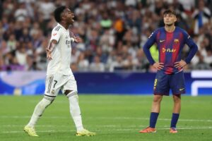 Real Madrid le ganó a Barcelona con el “soldado” Camavinga, un fútbol de alto vuelo y pese a otro muy mal comportamiento de Vinícius Jr. Real Madrid le ganó a Barcelona con el “soldado” Camavinga, un fútbol de alto vuelo y pese a otro muy mal comportamiento de Vinícius Jr. imagen-1