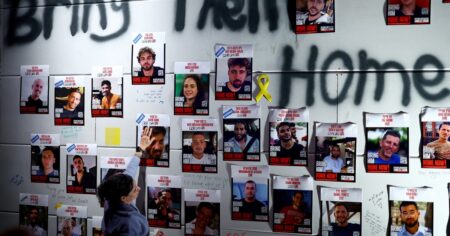 Identifican a tres de los cuatro israelíes asesinados y entregados por Hamas imagen-11