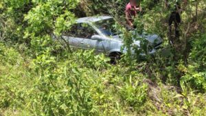 Perdió el control en una curva y sufrió un despiste en Arroyo del Medio Perdió el control en una curva y sufrió un despiste en Arroyo del Medio imagen-2
