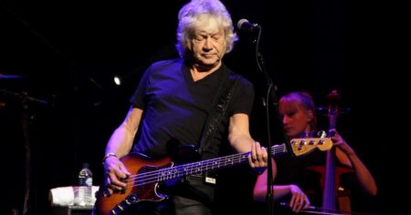 Dolor en la música: murió John Lodge, vocalista y bajista de The Moody Blues, a los 82 años imagen-4
