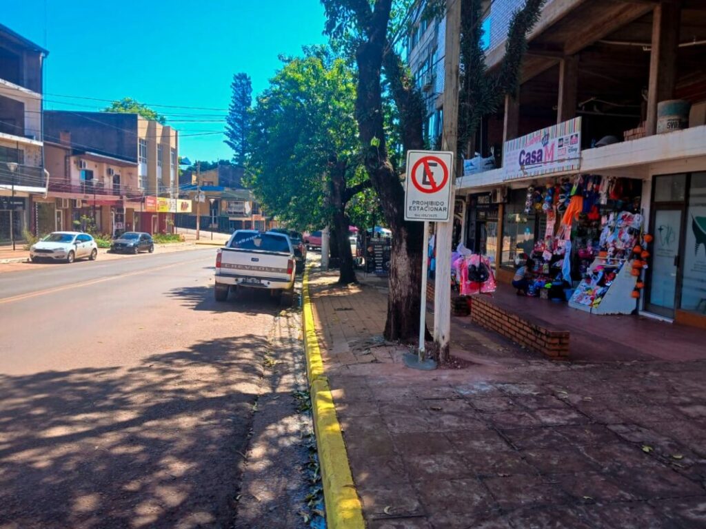 Eldorado: se abrogó la ordenanza que prohibía estacionar sobre la avenida San Martín Eldorado: se abrogó la ordenanza que prohibía estacionar sobre la avenida San Martín imagen-5
