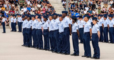 Las reglas están cambiando: todo lo que hay que saber sobre la deportación de familiares de marines estadounidenses imagen-8