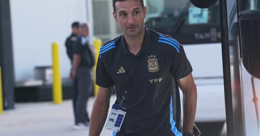 El momento bizarro en la conferencia de Scaloni y qué dijo tras el 6-0 ante Puerto Rico imagen-39