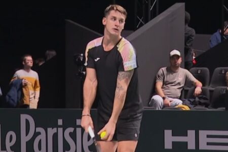 Carabelli ganó el duelo de argentinos y chocará con Zverev en el Masters 1000 de Paris Carabelli ganó el duelo de argentinos y chocará con Zverev en el Masters 1000 de Paris imagen-12