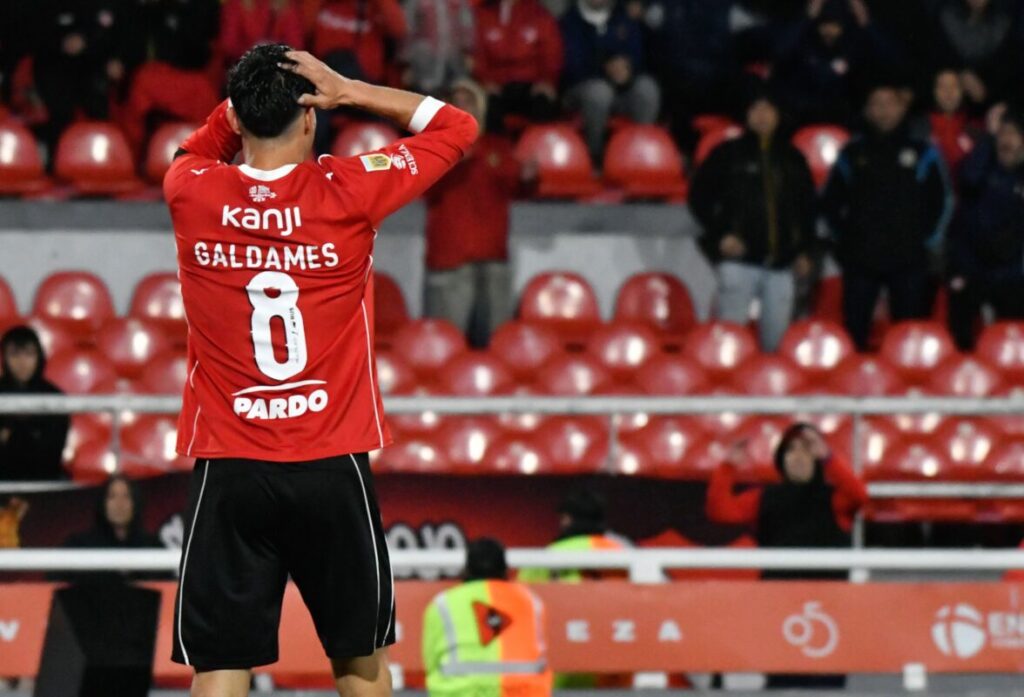 Independiente erró todos los goles posibles y perdió con Lanús por la fecha 12 del torneo Clausura imagen-5