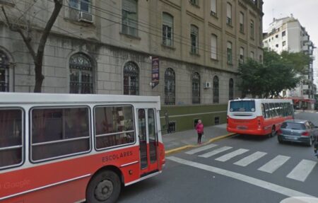 Tres adolescentes sufrieron quemaduras durante un experimento químico en un colegio de Palermo imagen-6