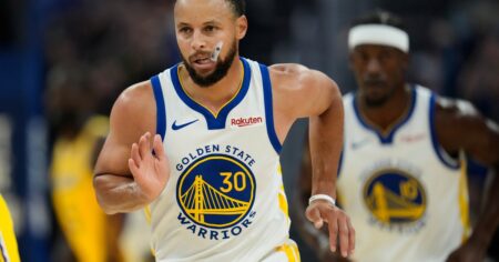 Video: el show de Curry en su primer partido de pretemporada con los Warriors imagen-14