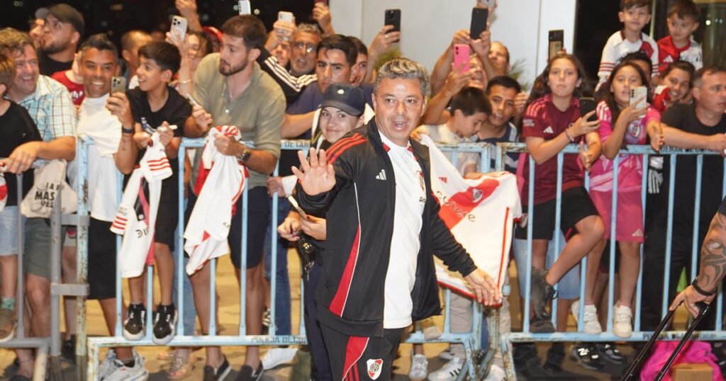 Locura por River en Córdoba: gran recibimiento y encuentro entre los jugadores e hinchas Locura por River en Córdoba: gran recibimiento y encuentro entre los jugadores e hinchas imagen-4